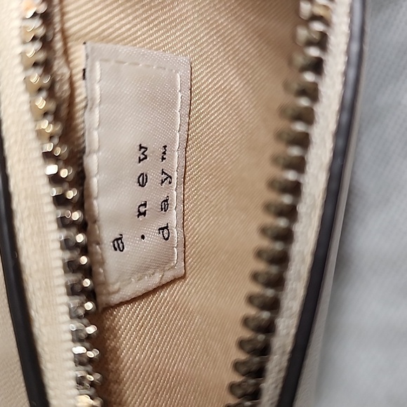 CROSSBODY GLITTER BAG GOLD SPARKLY ✨️ Never Used - Picture 5 of 9